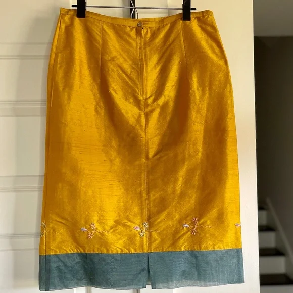 SALE! NWOT Wilson Stokoe Slub Silk Knee Length Skirt ~ Size 10 (US) - Picture 2 of 9